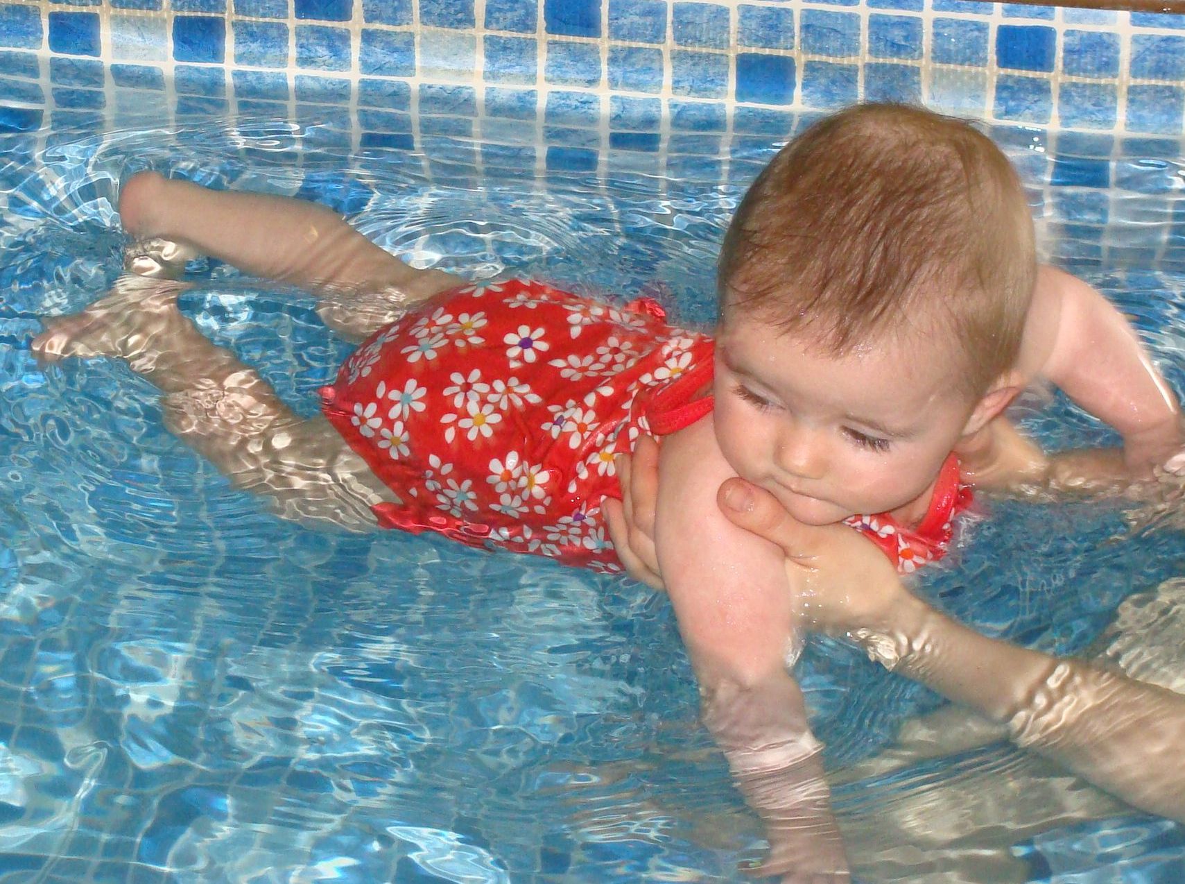 niemowlę na basenie
