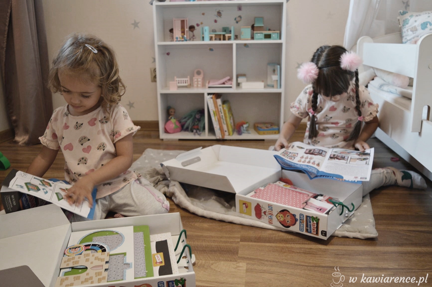 tekturowy domek dla dziewczynki zabawki montessori 4 5 6 lat 
