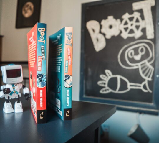 Polecane książki dla dzieci 10 lat - Przygody Robota - seria książek dla dzieci od 7-12 lat - BOOT wielka przygoda małego robota