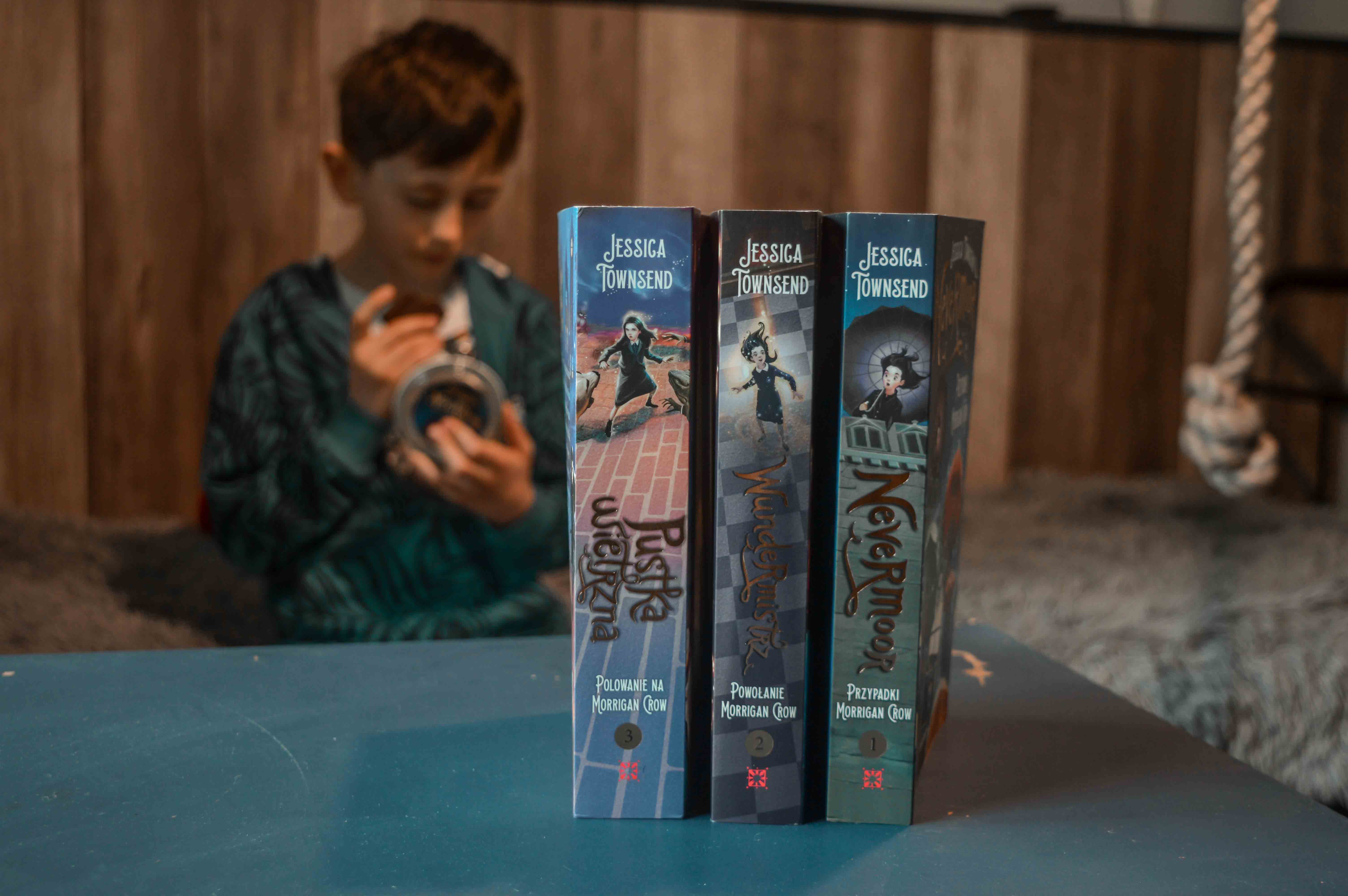 Recenzja książki Nevermoor - seria fantastasy dla 10, 11 i 12 latka - powieść fantastyczna dla nastolatków 