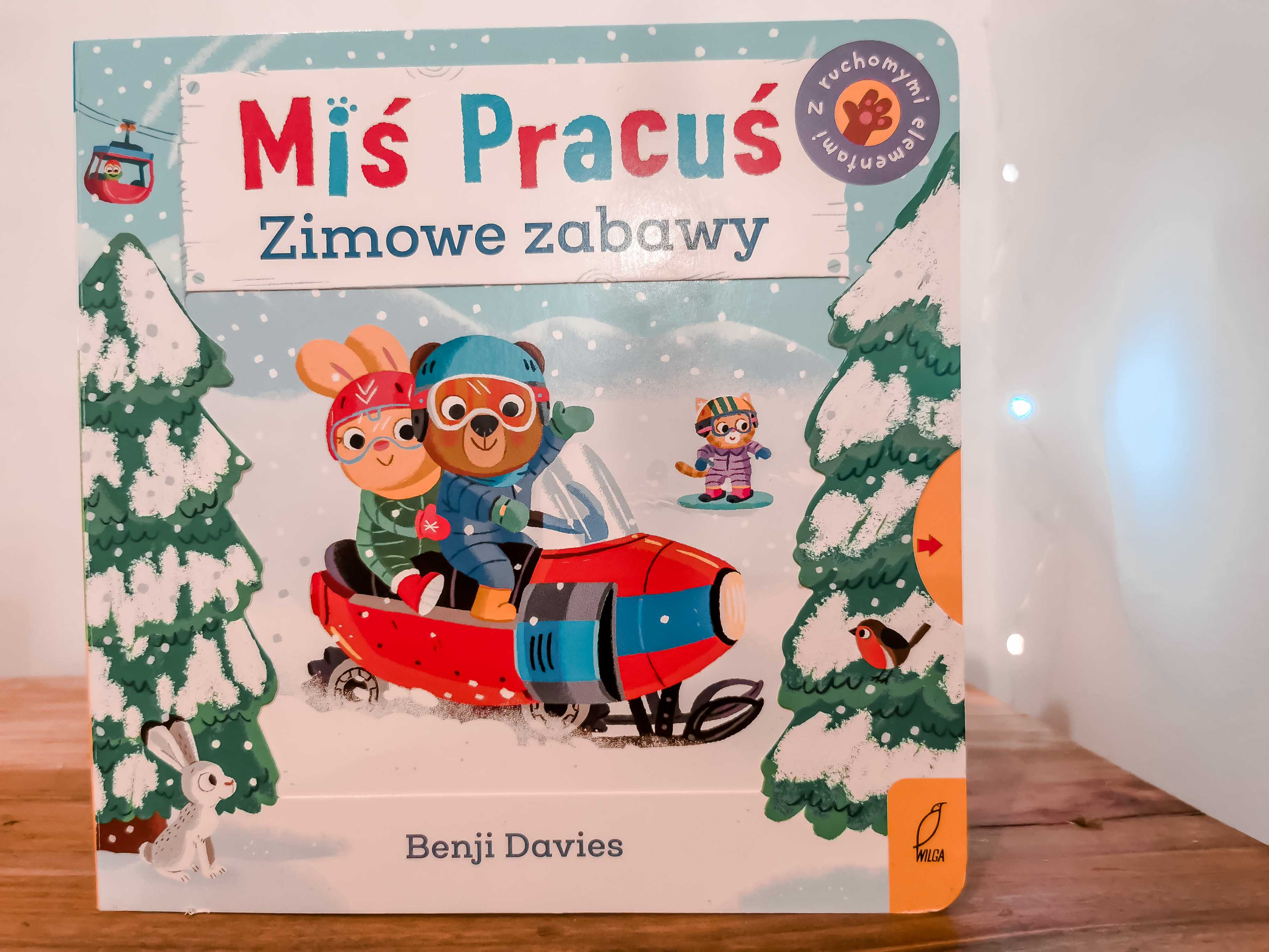 Miś pracuś - zimowe zabawy - najlepsze ksiązki dla rocznego dziecka sztywne kartki ruchome elementy