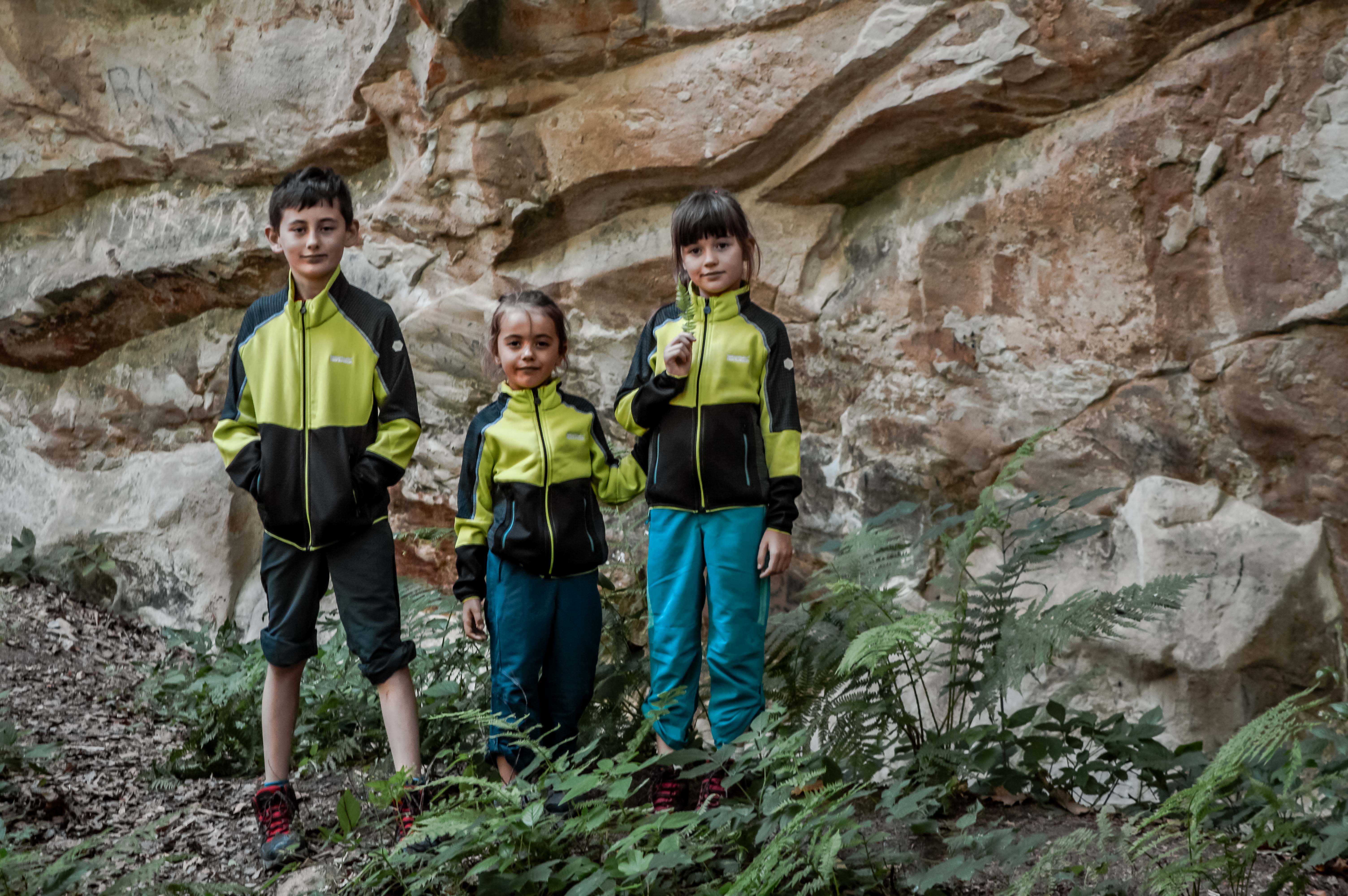 kurtka dla dziecka EXTOL STRETCH to rozciągliwy materiał - trekkingowy softshell dla dziewczynki i chłopca zielony