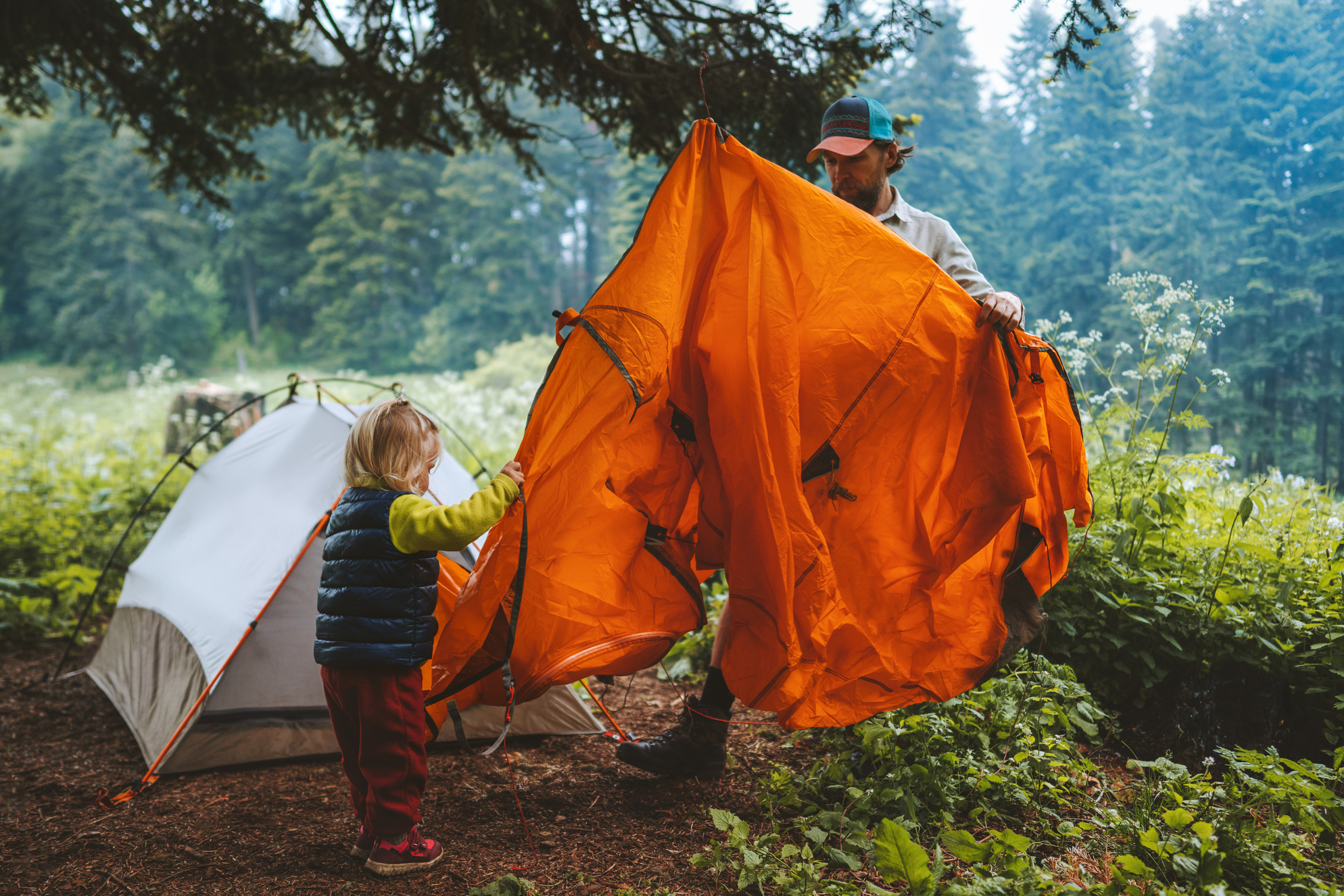 na co zwrócić uwagę kupując namiot - jaki namiot dla rodziny 4 osobowej 