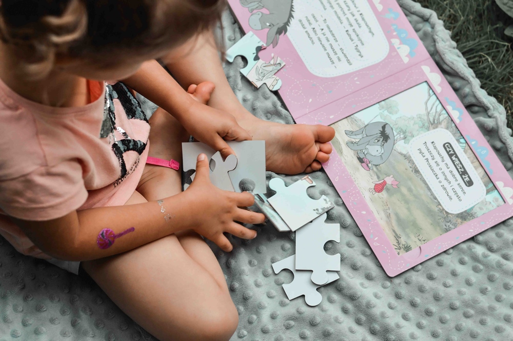 Kubuś Puchatek książka z puzzlami