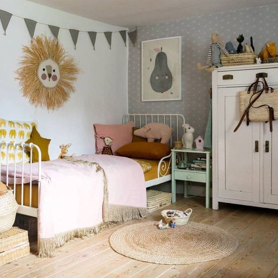 Pokój dla dziewczynki - dodatki, białe meble do pokoju dziecka, łózko metalowe ikea minnen, boho,