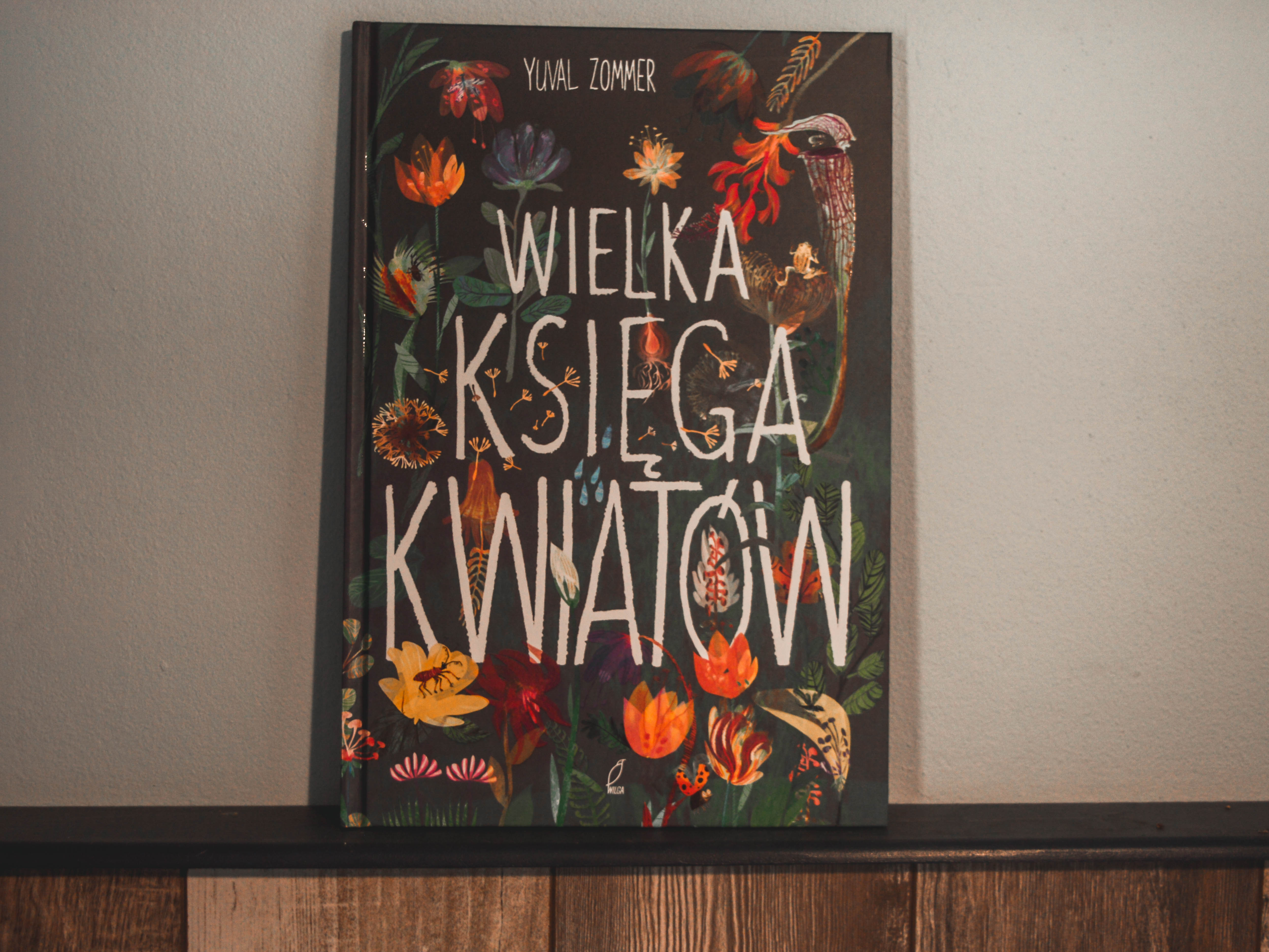 Wielka Księga Kwiatów - piękny album przyrodniczy dla dzieci o roślinach