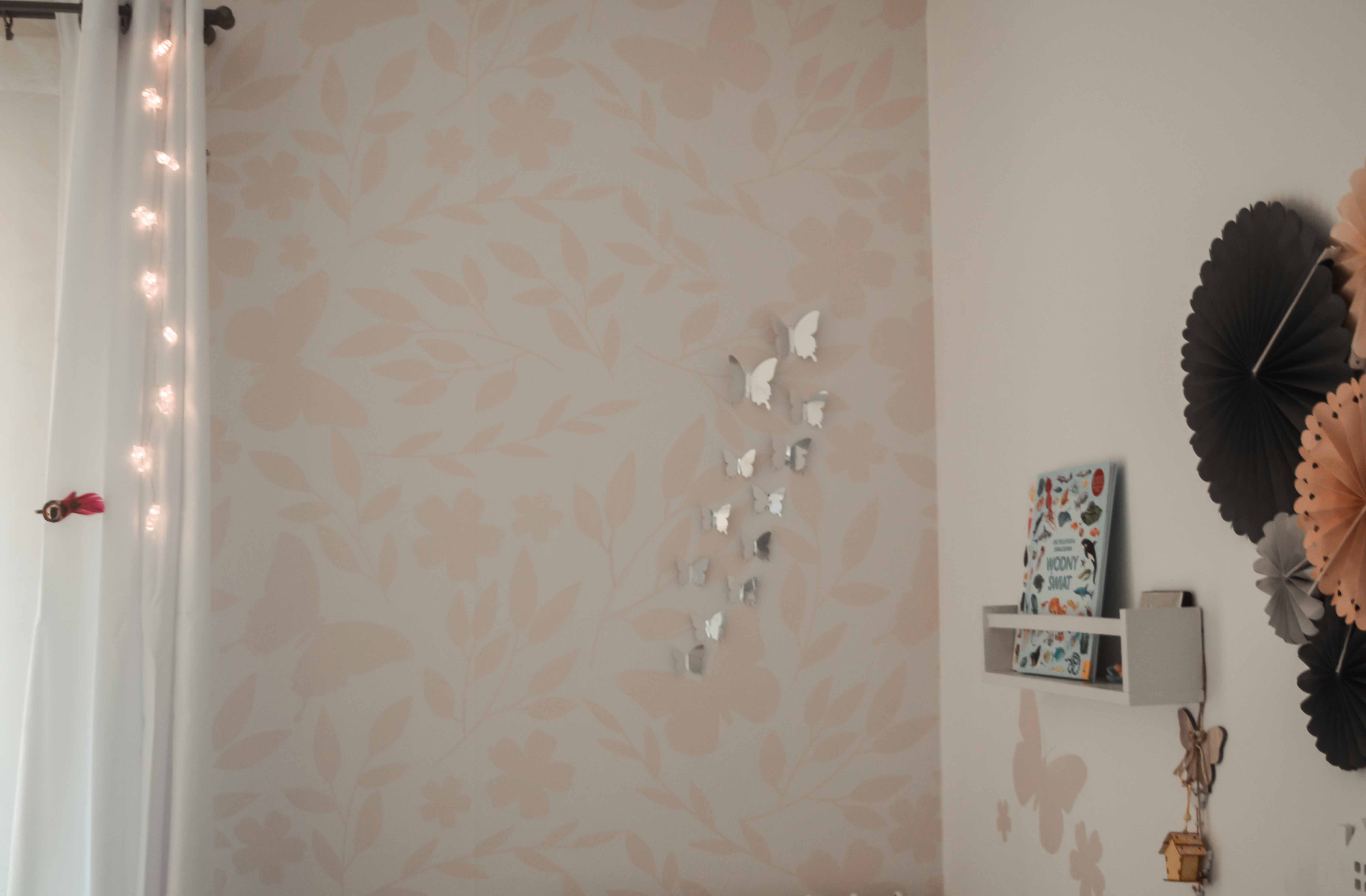 tapeta w motyle i kwiaty do pokoju dziewczynki Decor Mint