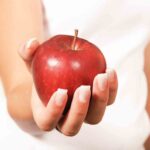 jedno jabłko dziennie - dlaczego należy jeść jabłka, na co wpływa jabłko